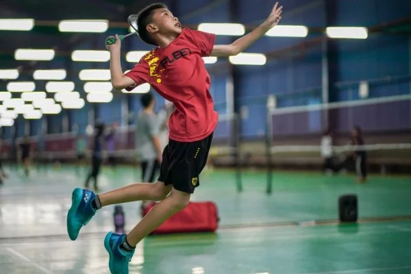 badminton player smash action